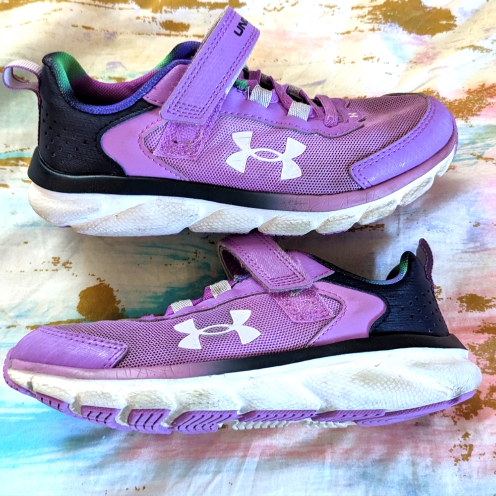 Girls Under Armour tennis shoes